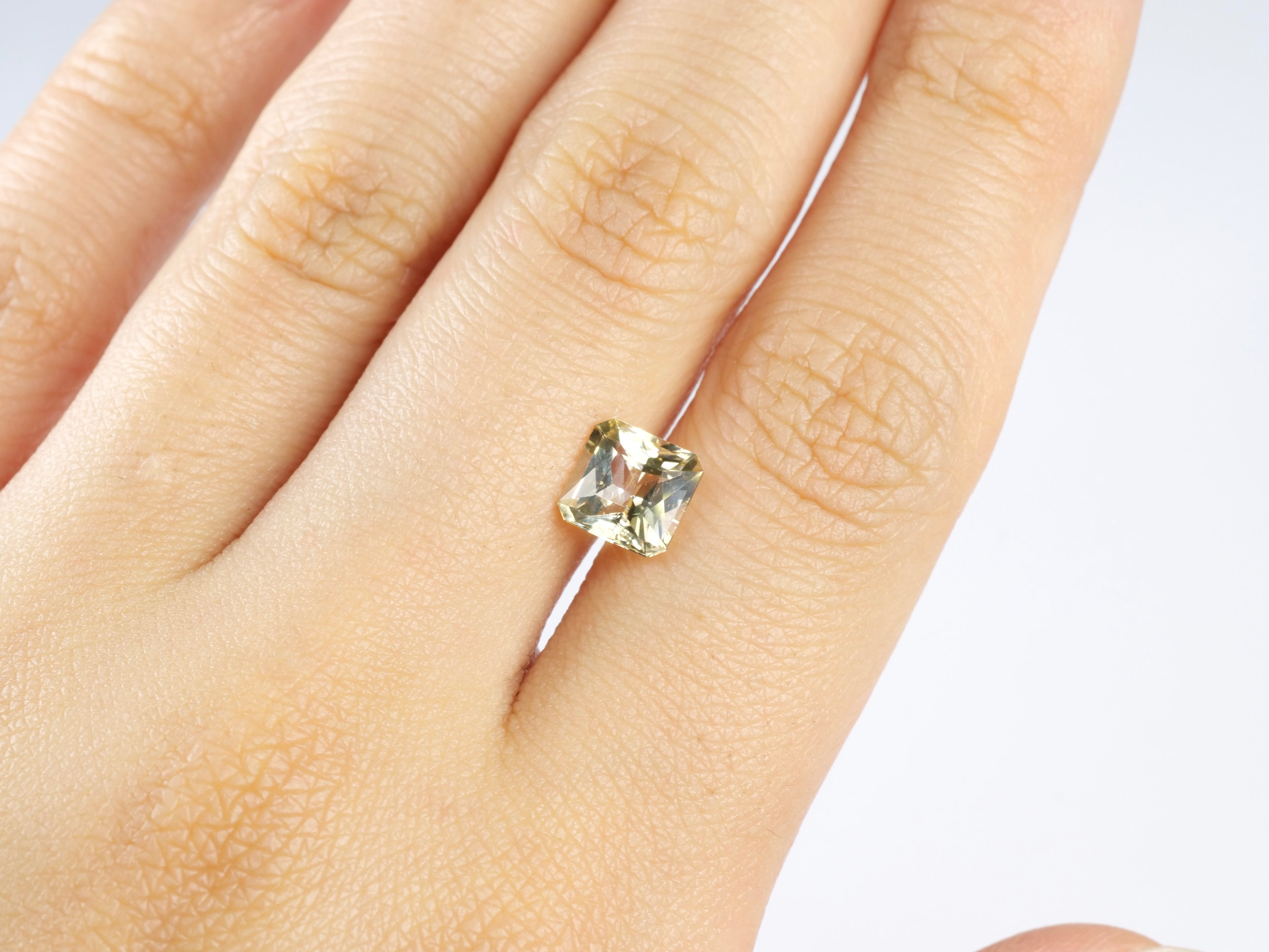 シャンパントルマリン オクタゴナルカット ルワンダ産　1.44ct【tm210712-375】