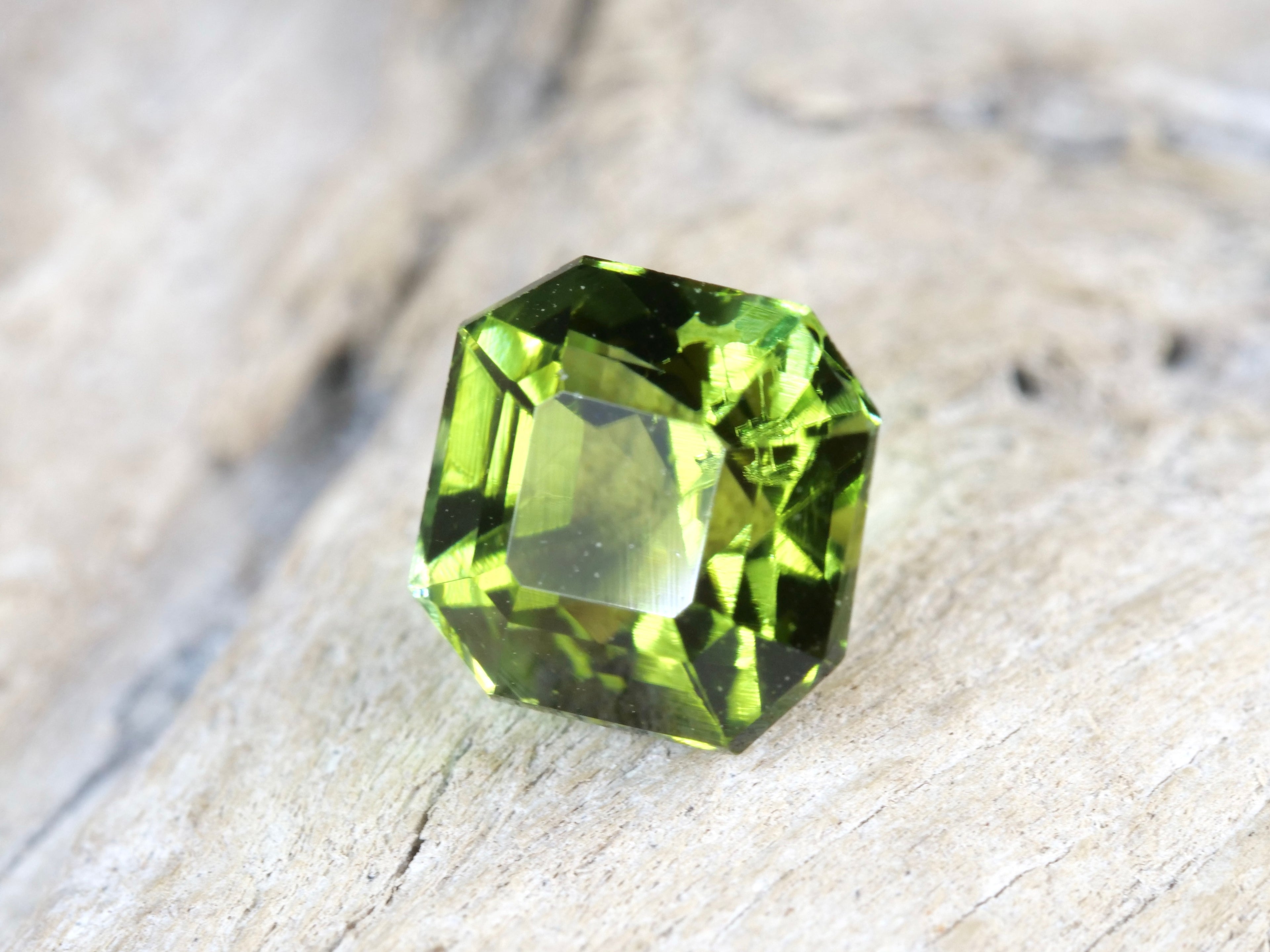 グリーントルマリン アッシャーカット アフガニスタン産1.16ct【tm210731-378】