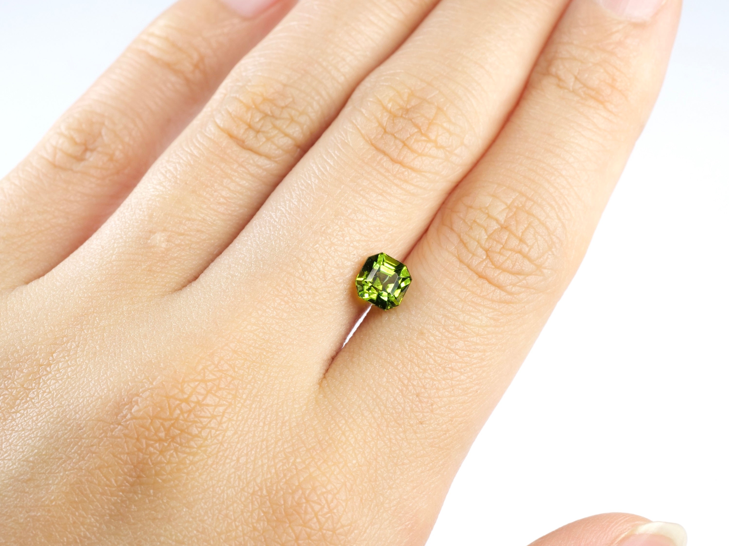 グリーントルマリン アッシャーカット アフガニスタン産1.16ct【tm210731-378】