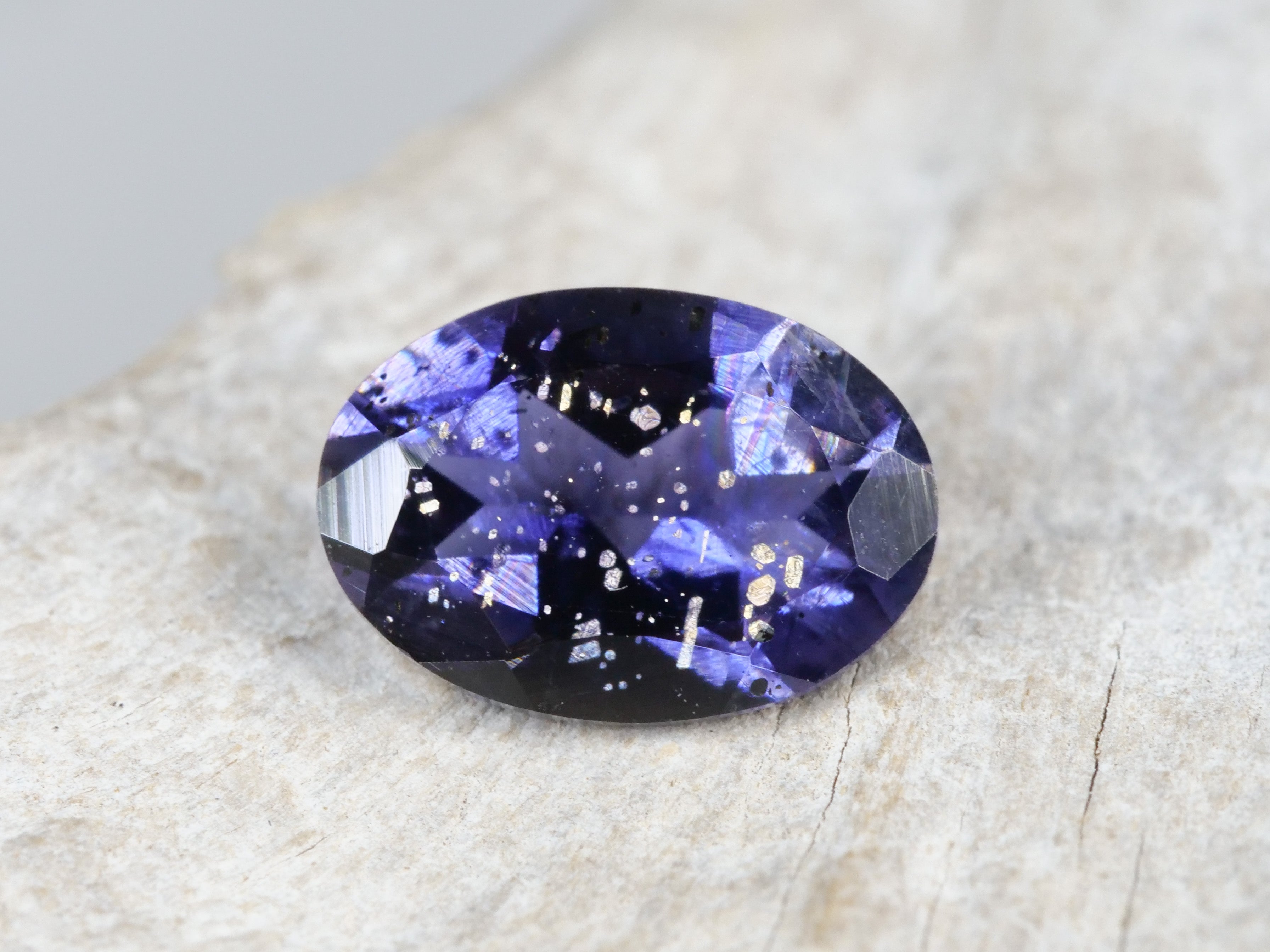 アイオライトサンストーン オーバルカット インド産0.62ct【as210717-417】