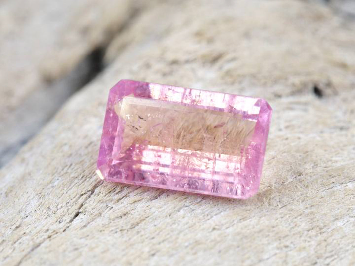 ペツォッタイト エメラルドカット マダガスカル産0.478ct　日独ソーティング付【pe210728-434】