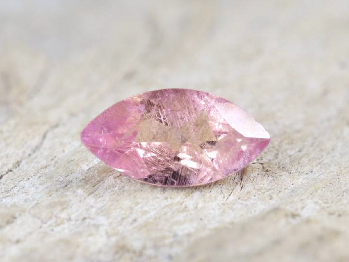 ペツォッタイト マーキスカット マダガスカル産0.215ct　日独ソーティング付【pe210728-436】