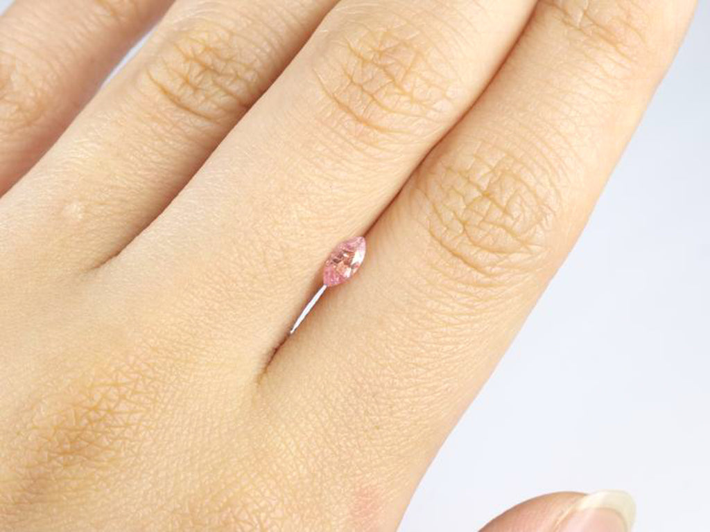 ペツォッタイト マーキスカット マダガスカル産0.215ct　日独ソーティング付【pe210728-436】