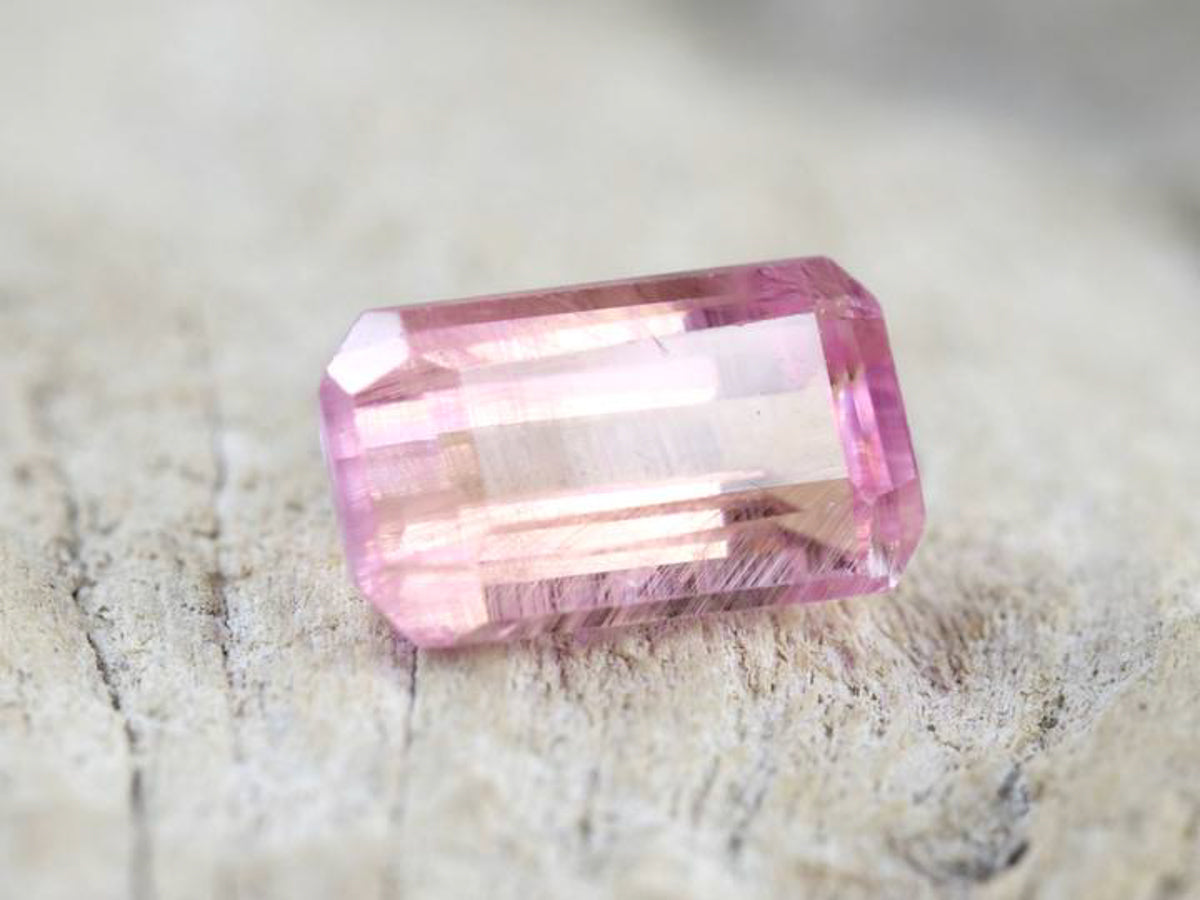 ペツォッタイト エメラルドカット マダガスカル産0.318ct　日独ソーティング付【pe210728-437】