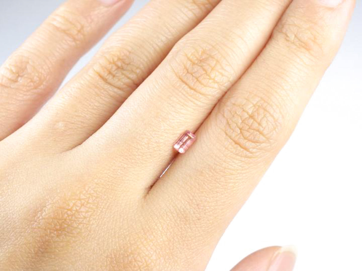 ペツォッタイト エメラルドカット マダガスカル産0.318ct　日独ソーティング付【pe210728-437】