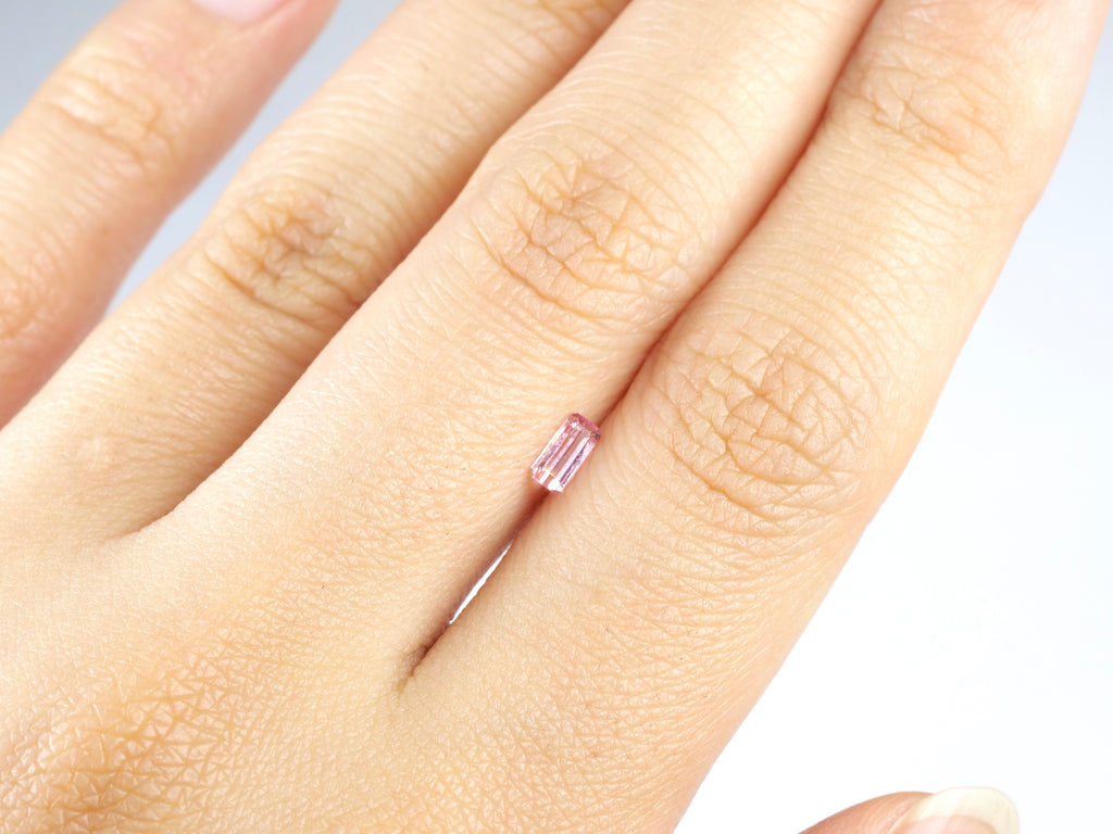 ペツォッタイト エメラルドカット マダガスカル産0.179ct　日独ソーティング付【pe210728-438】