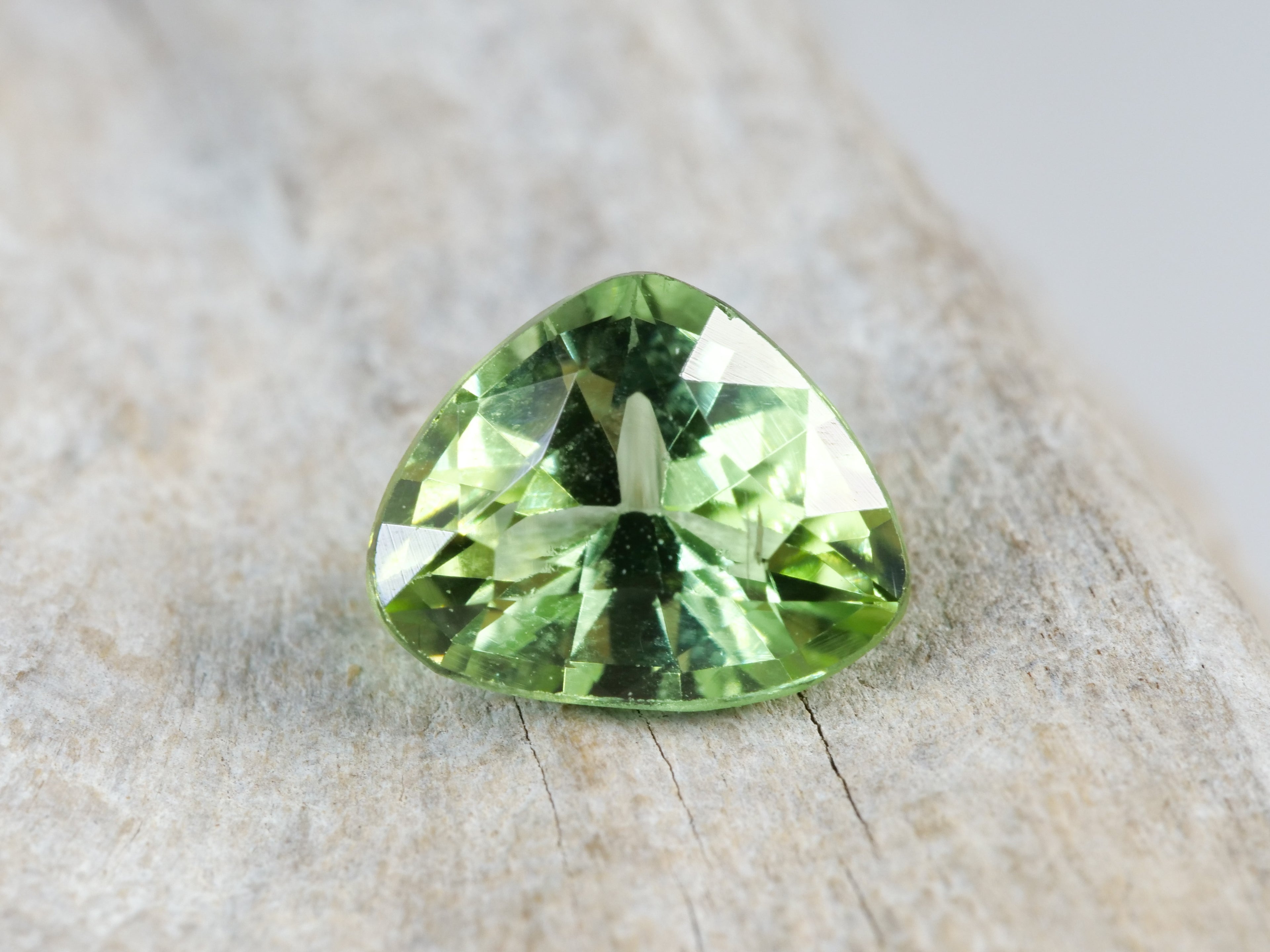 ミントトルマリン マロンカット アフガニスタン産1.05ct【tm210818-324】