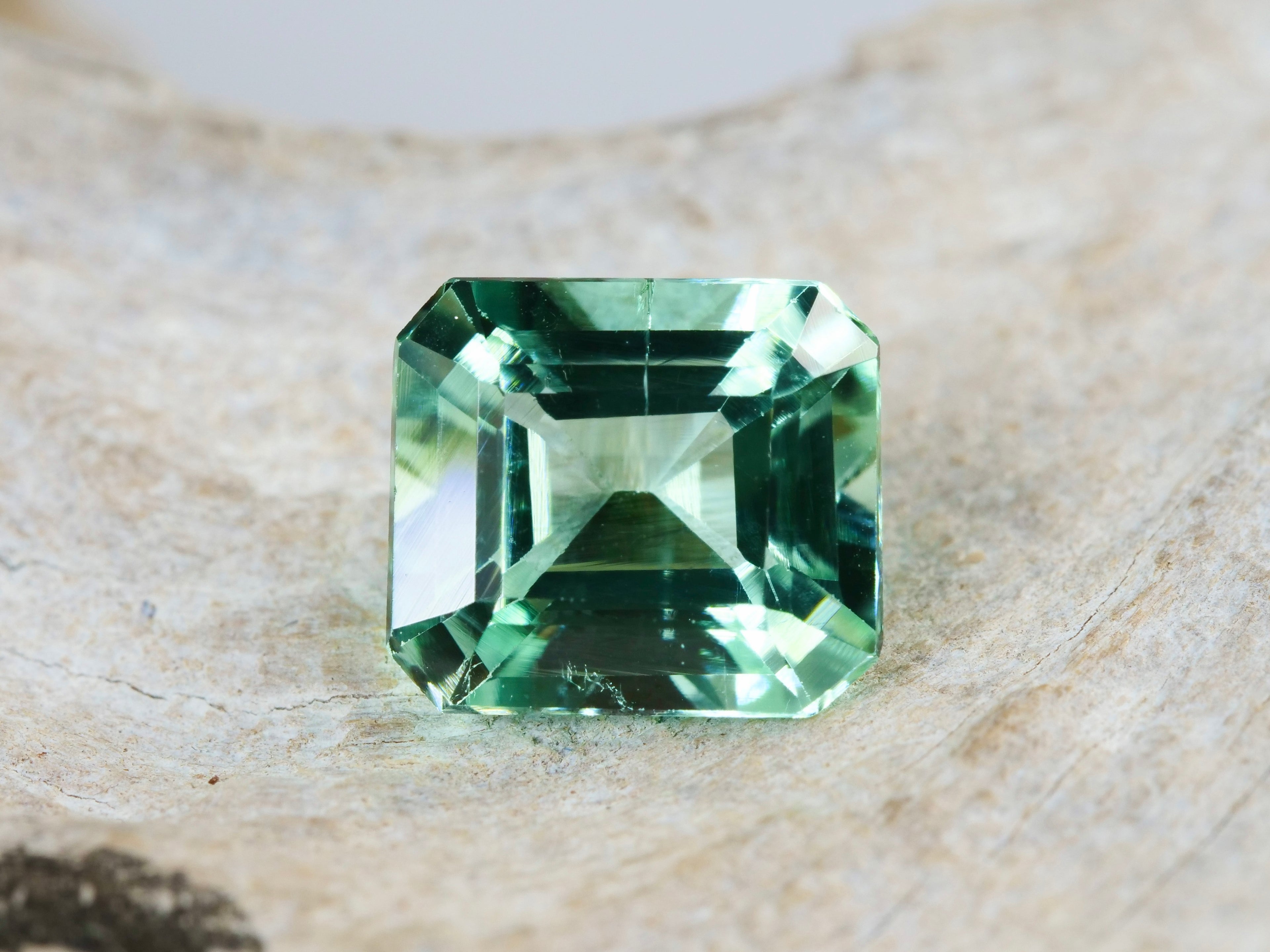 シーフォームトルマリン クッションカット アフガニスタン産0.95ct【tm210818-472】