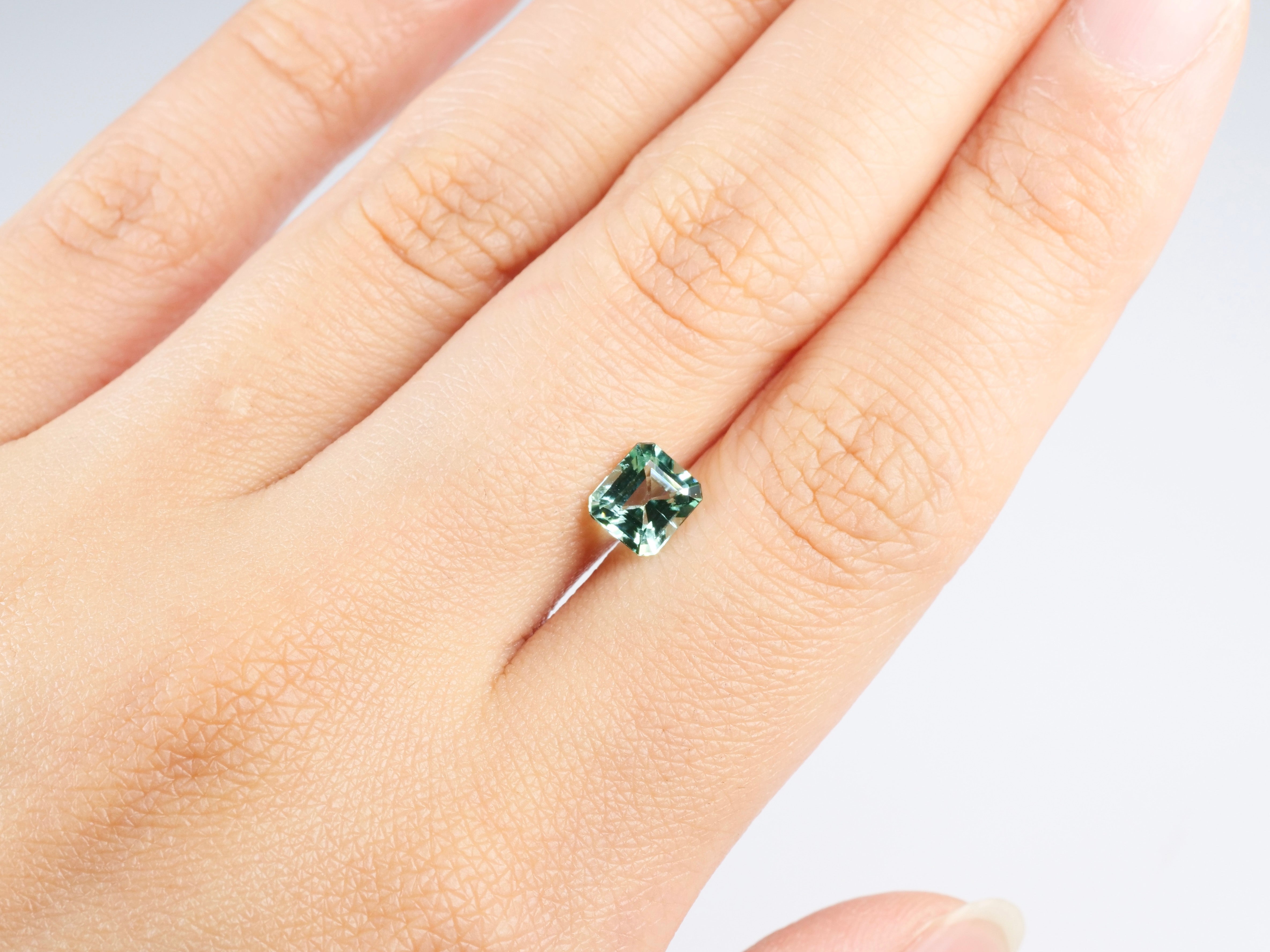 シーフォームトルマリン クッションカット アフガニスタン産0.95ct