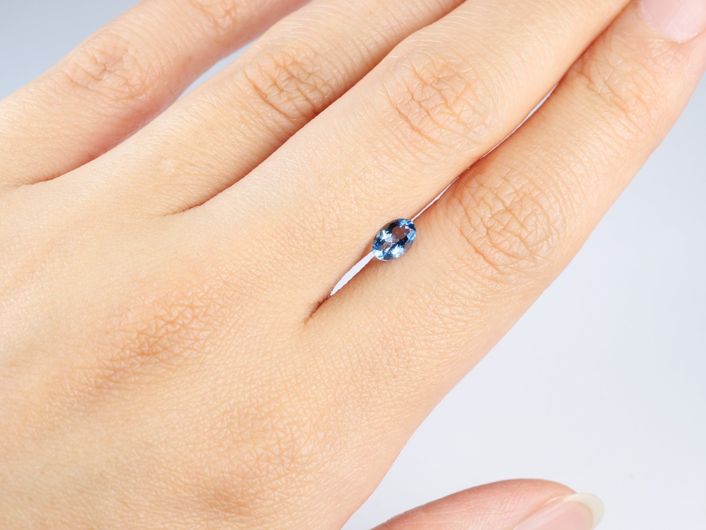 サンタマリアアクアマリン オーバルカット ブラジル産0.35ct【sa210827-473】