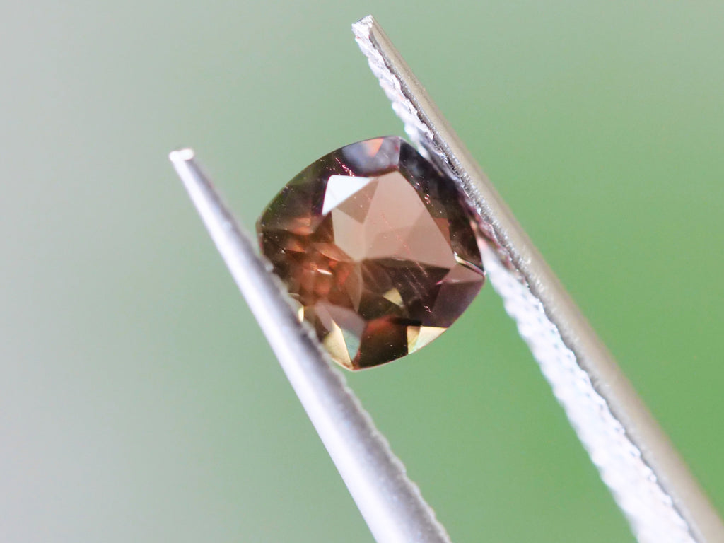 バイカラーオレゴンサンストーン クッションカット アメリカ産 0.83ct【os210605-0288】