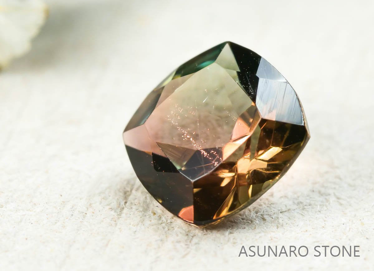 オレゴンサンストーン クッションカット アメリカ産 0.83ct【os211115-522】
