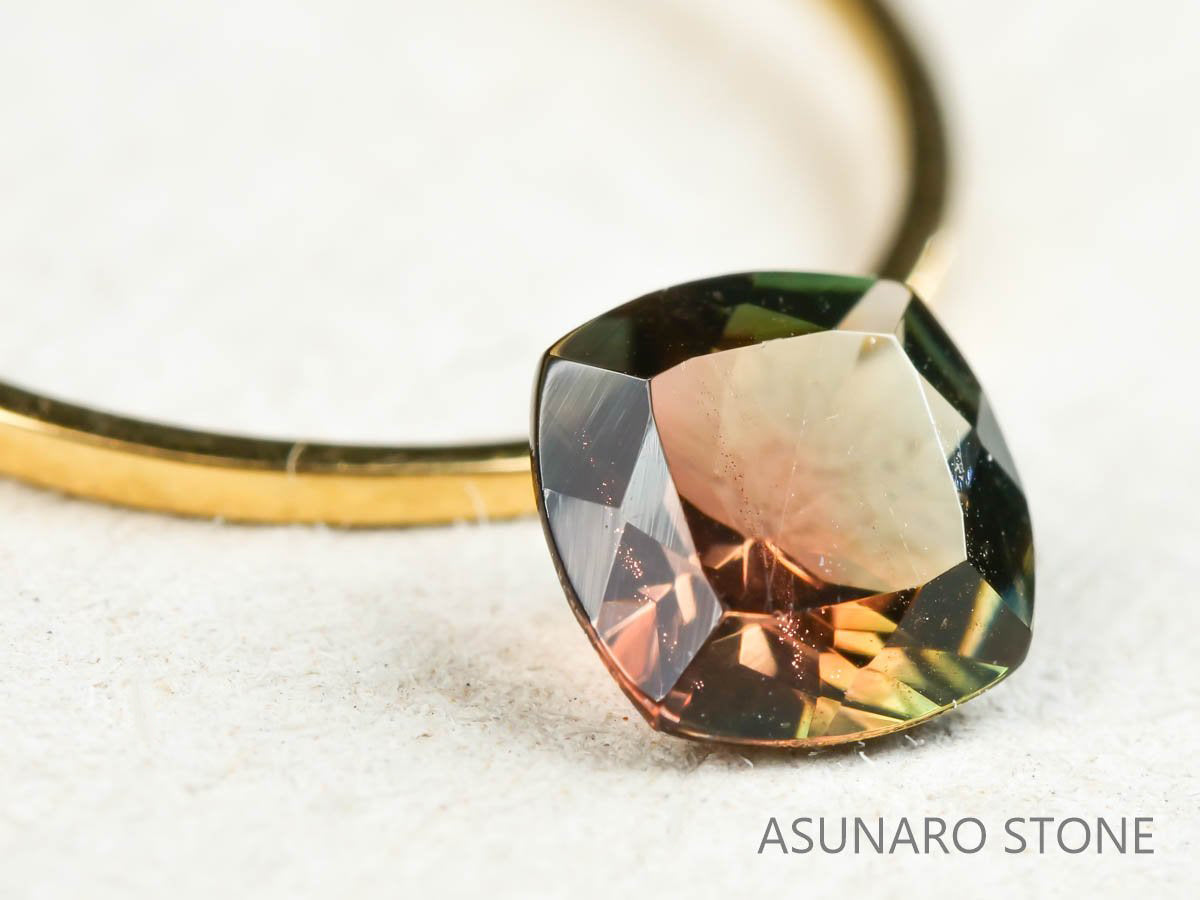 オレゴンサンストーン クッションカット アメリカ産 0.83ct【os211115-522】