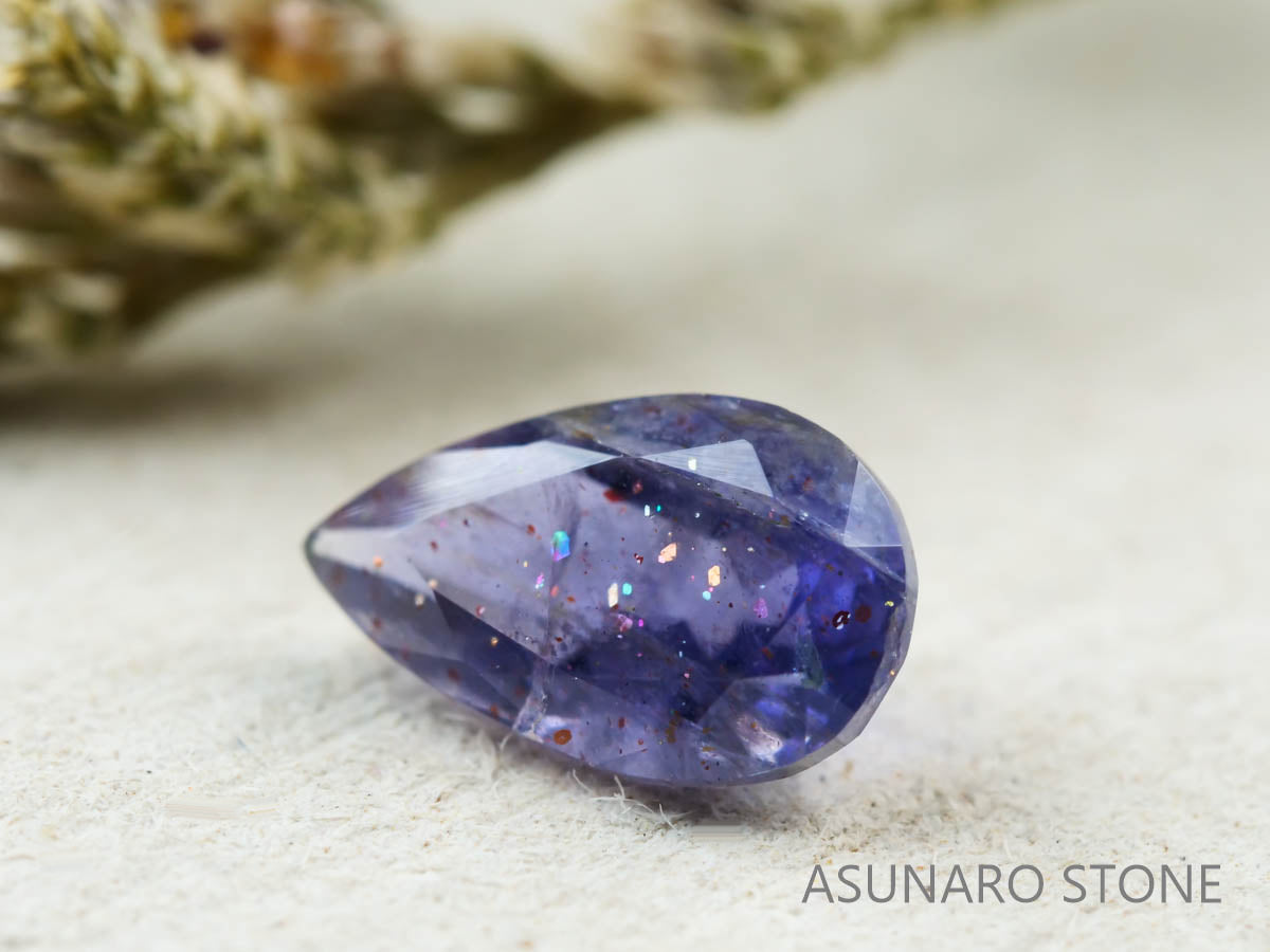 ブラッドショットアイオライト  ペアシェイプ　インド産 0.65ct　【211119-380】