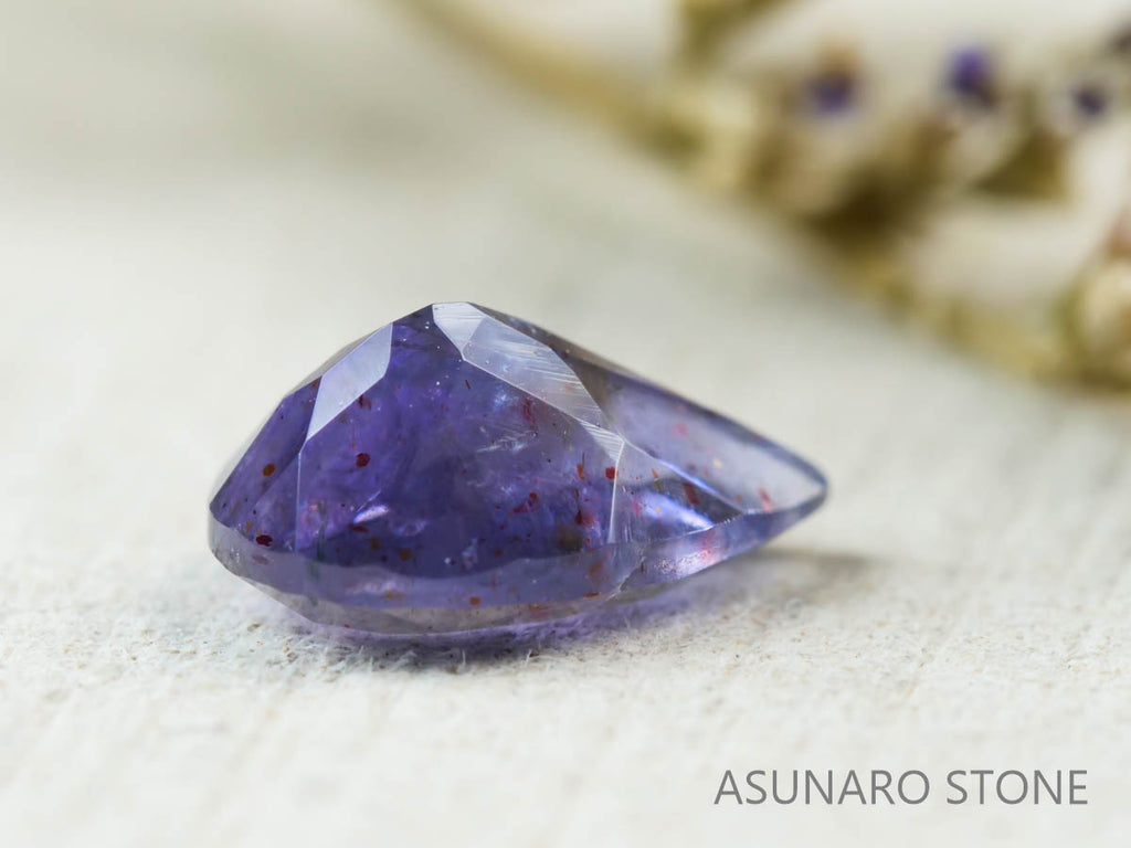 ブラッドショットアイオライト  ペアシェイプ　インド産 0.65ct　【211119-380】