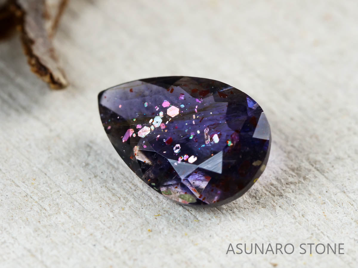 ブラッドショットアイオライト  ペアシェイプ　インド産 1.15ct　【211119-379】