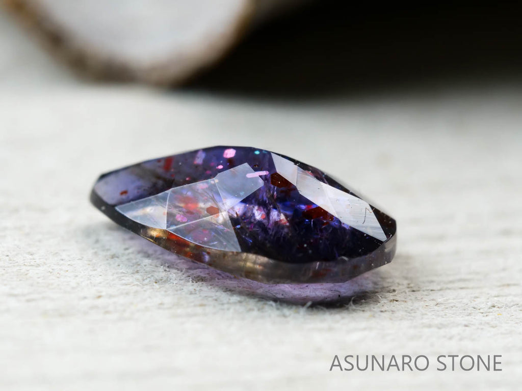 ブラッドショットアイオライト  ペアシェイプ　インド産 1.15ct　【211119-379】