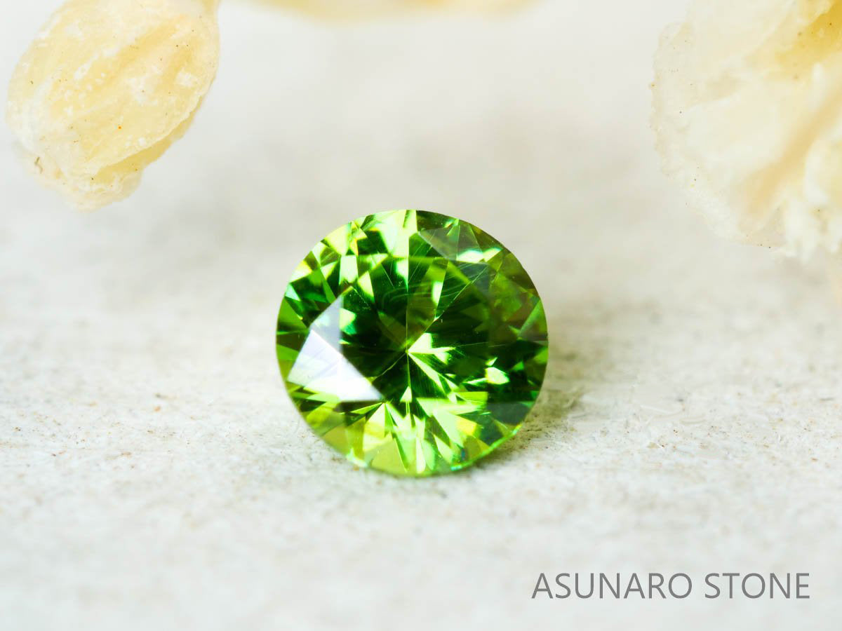 デマントイドガーネット ロシア産 ラウンドカット 0.12ct【211208-528】