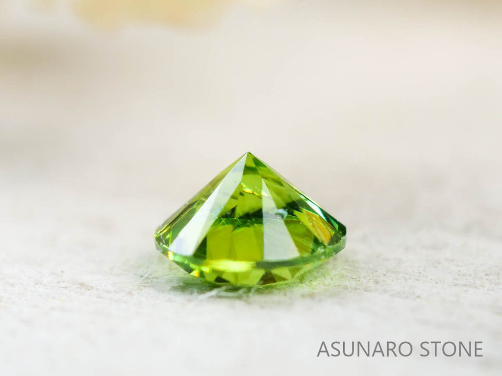 デマントイドガーネット ロシア産 ラウンドカット 0.12ct【211208-528】