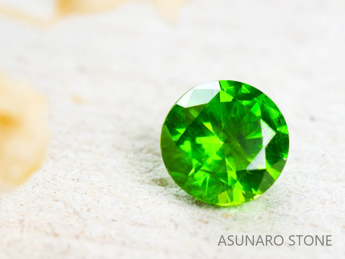 デマントイドガーネット ロシア産 ラウンドカット 0.13ct き【211208-529】