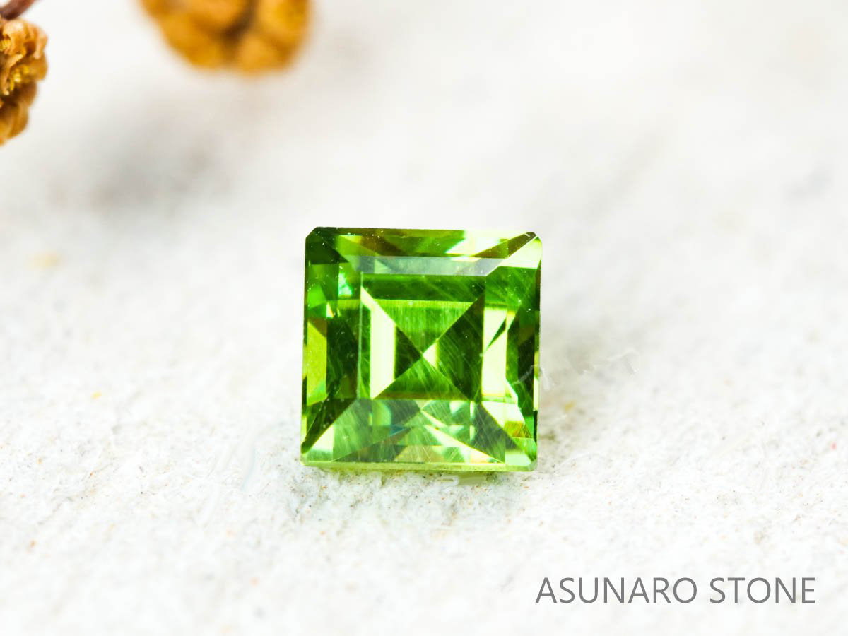 デマントイドガーネット ロシア産 スクエアカット 0.16ct【211208-531】