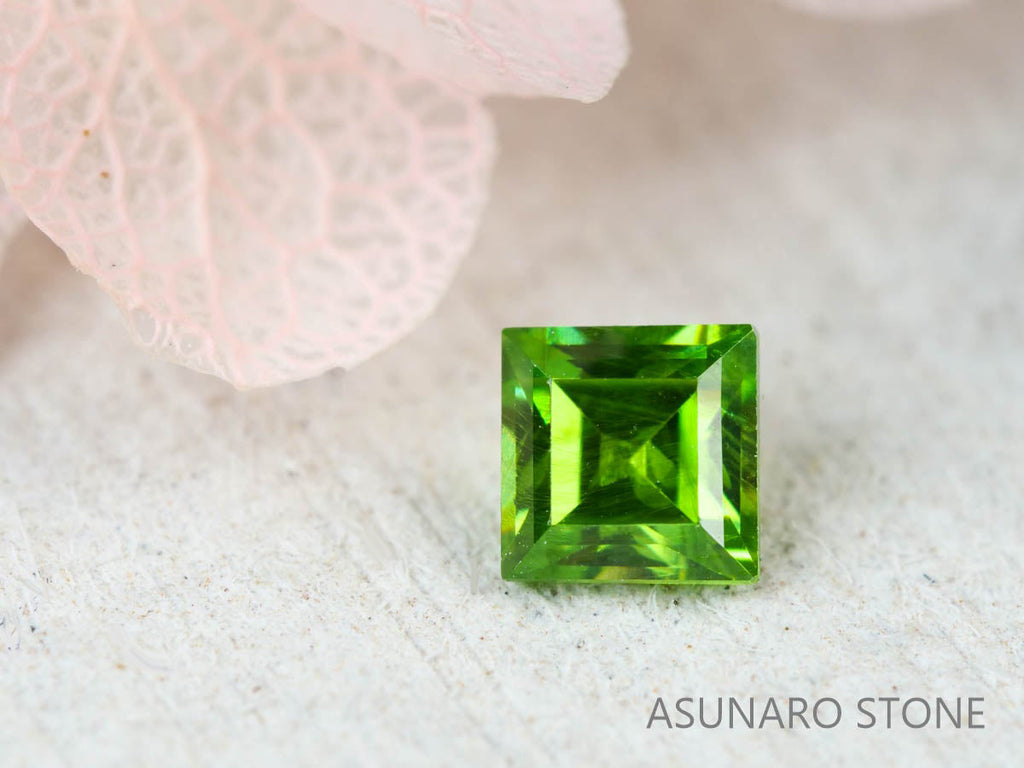 デマントイドガーネット ロシア産 スクエアカット 0.15ct【211215-532】