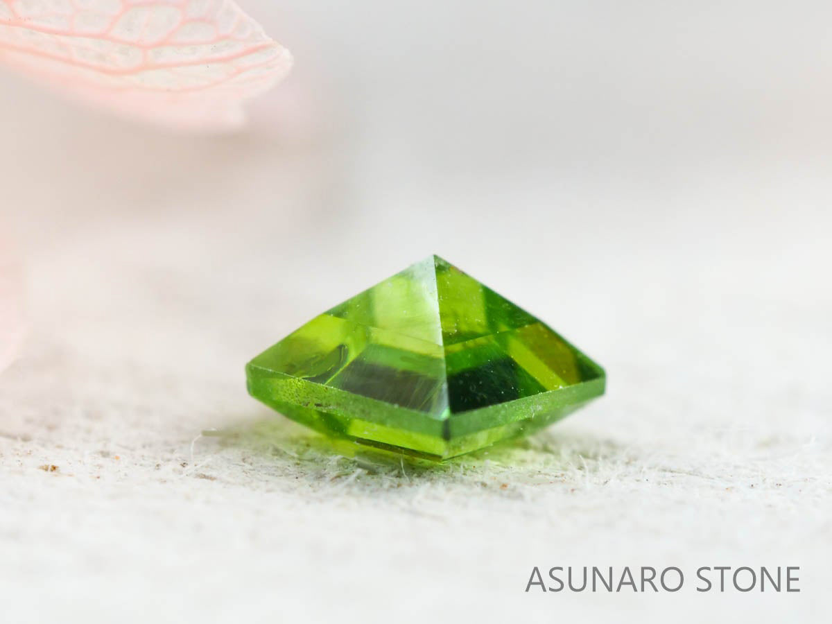 デマントイドガーネット ロシア産 スクエアカット 0.15ct【211215-532】