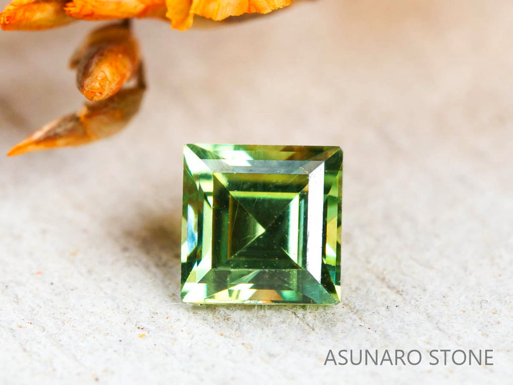 デマントイドガーネット ロシア産 スクエアカット 0.28ct【211215-533】