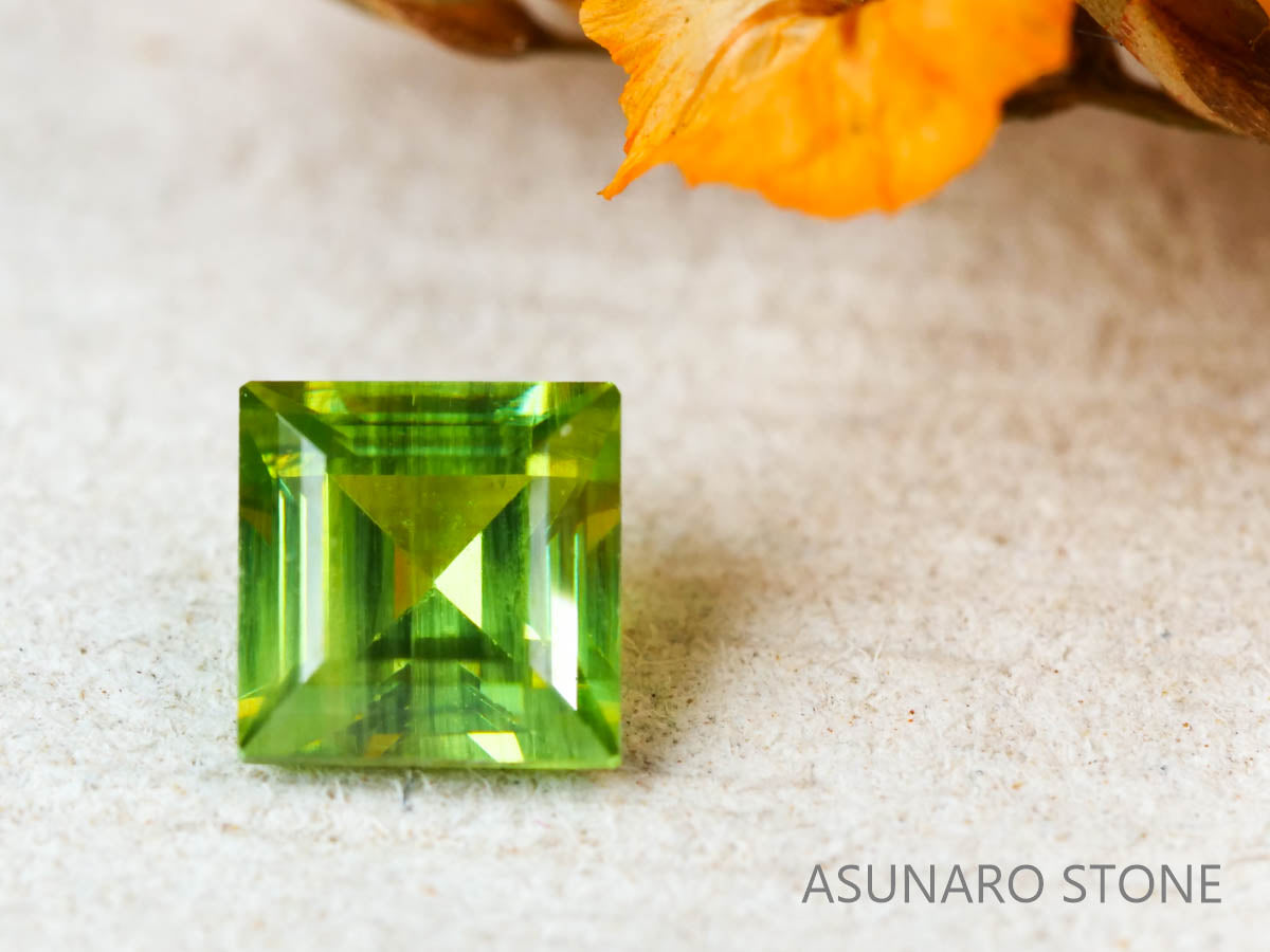 デマントイドガーネット ロシア産 スクエアカット 0.34ct【211215-534】