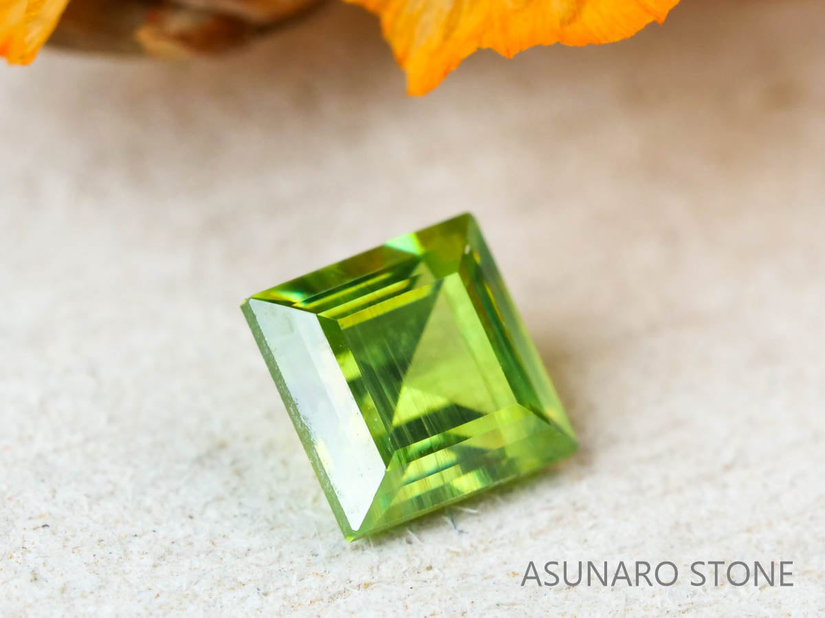 デマントイドガーネット ロシア産 スクエアカット 0.34ct【211215-534】