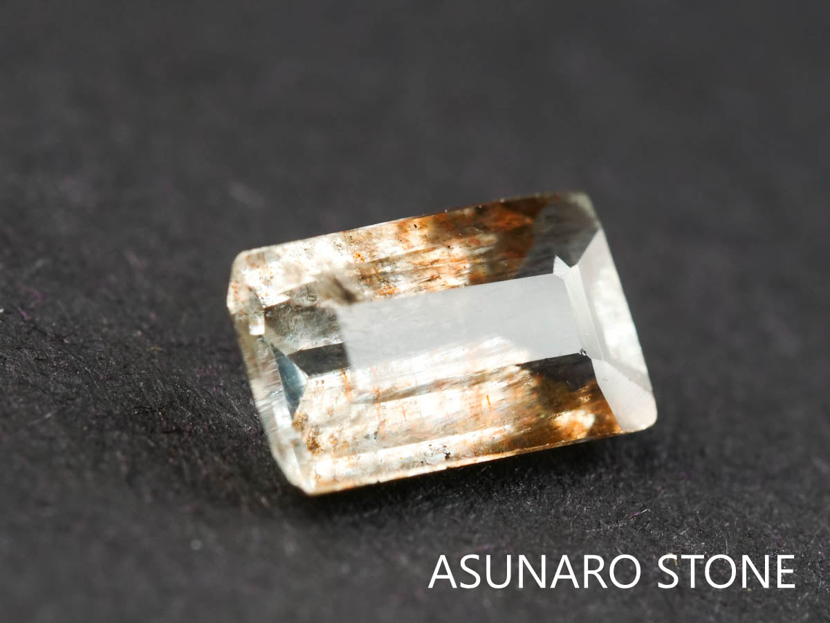 アクアマリンサンストーン　エメラルドカット ブラジル産  0.52ct 【211210-550】