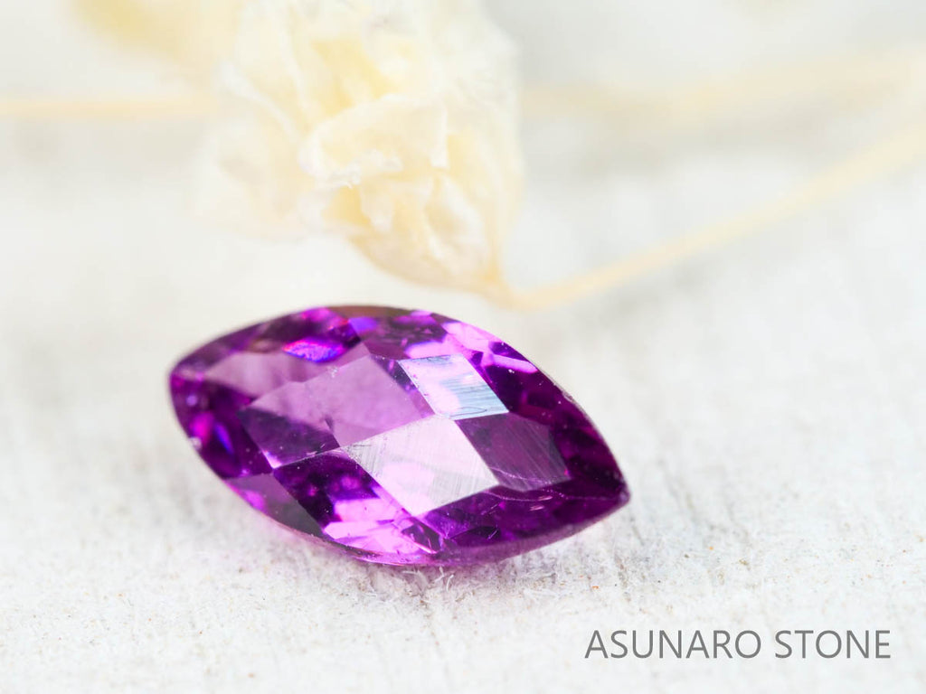 グレープガーネット ブラジル産 マーキスカット 0.67ct【211208-519】