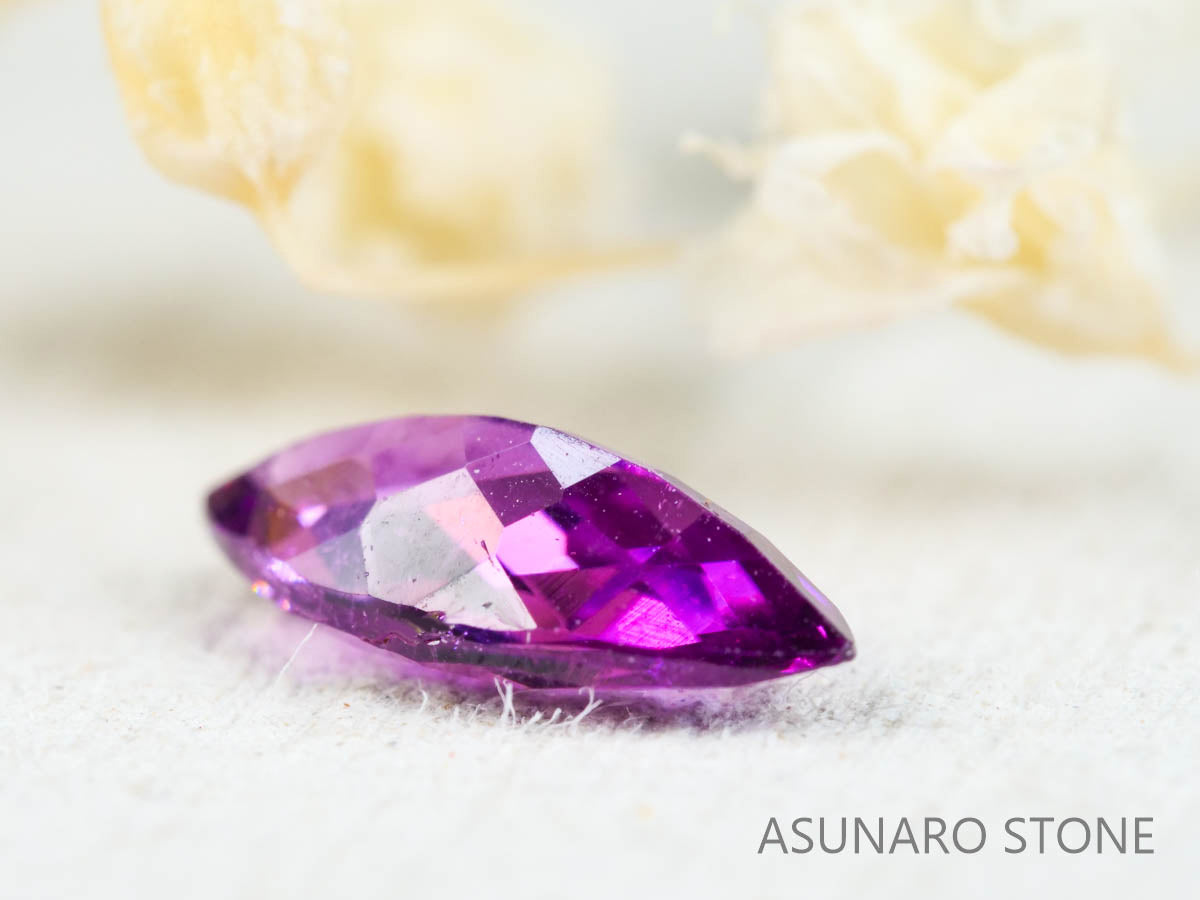 グレープガーネット ブラジル産 マーキスカット 0.67ct【211208-519】