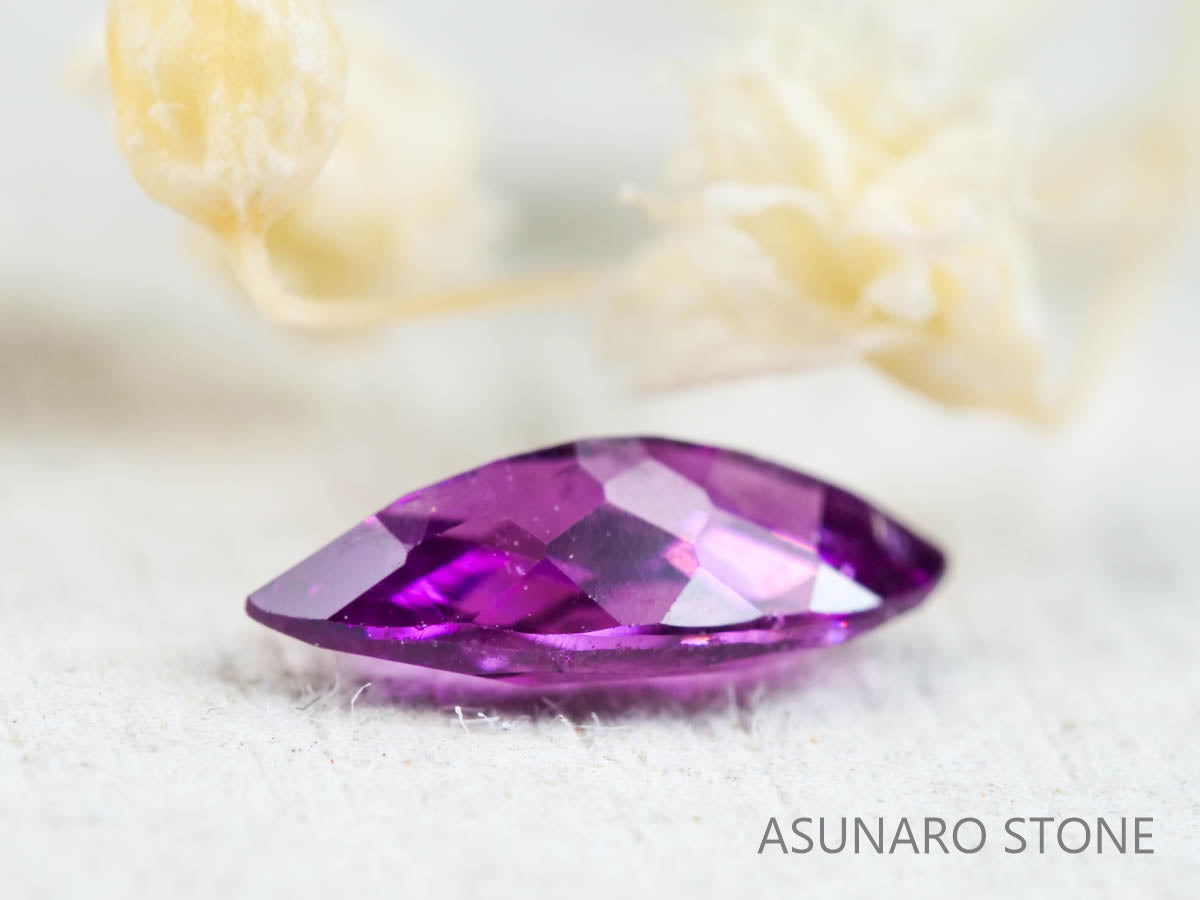 グレープガーネット ブラジル産 マーキスカット 0.67ct【211208-519】