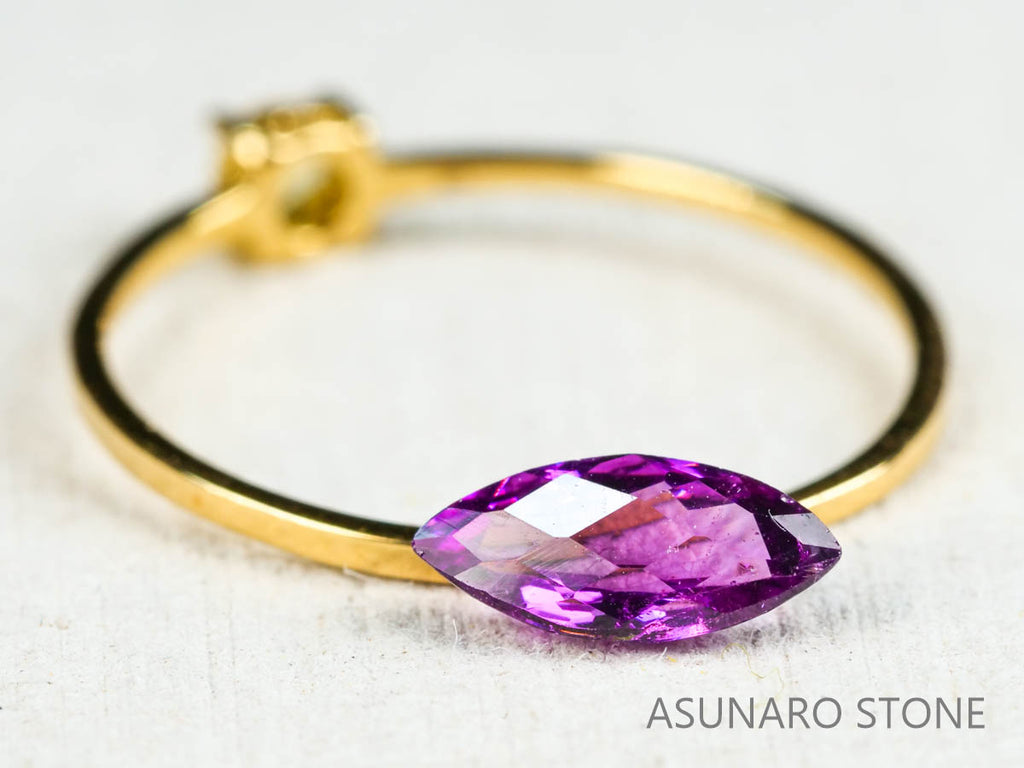 グレープガーネット ブラジル産 マーキスカット 0.67ct【211208-519】