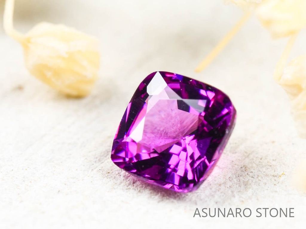 グレープガーネット ブラジル産 クッションカット 0.68ct　【211208-520】ー