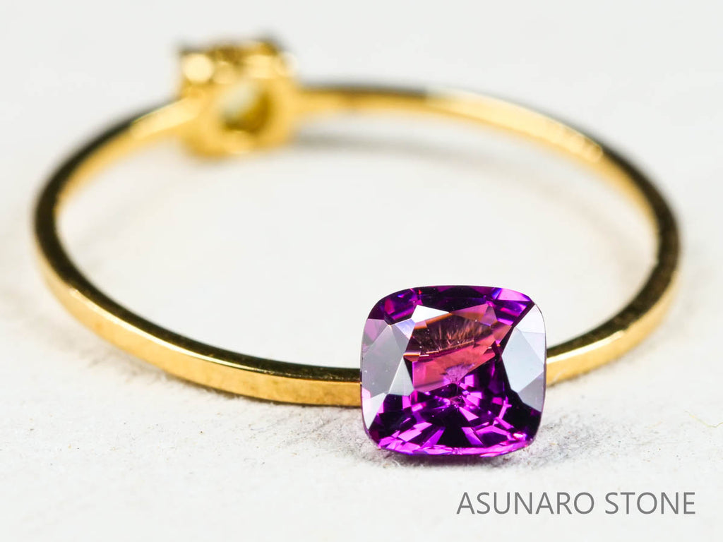 グレープガーネット ブラジル産 クッションカット 0.68ct　【211208-520】ー