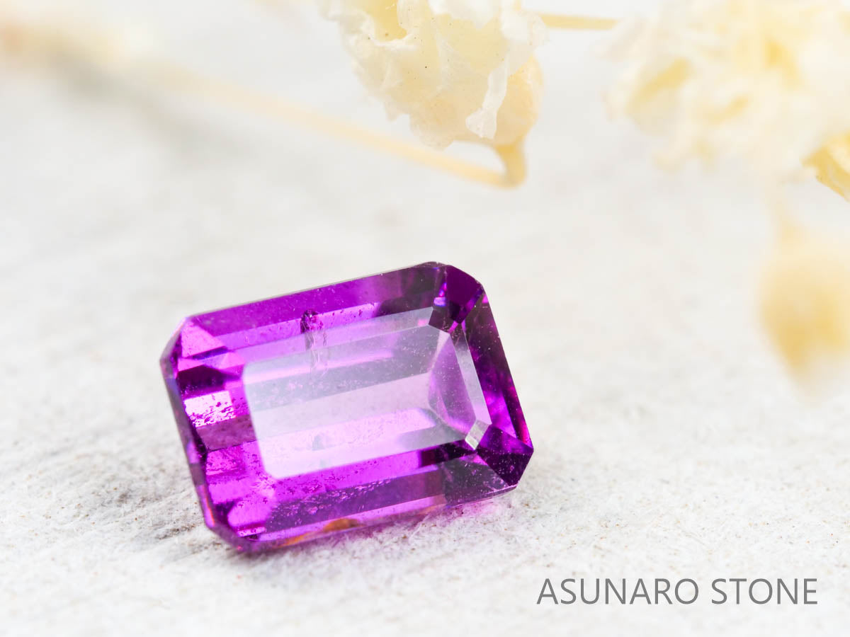 グレープガーネット ブラジル産 エメラルドカット 0.74ct　【211208-518】