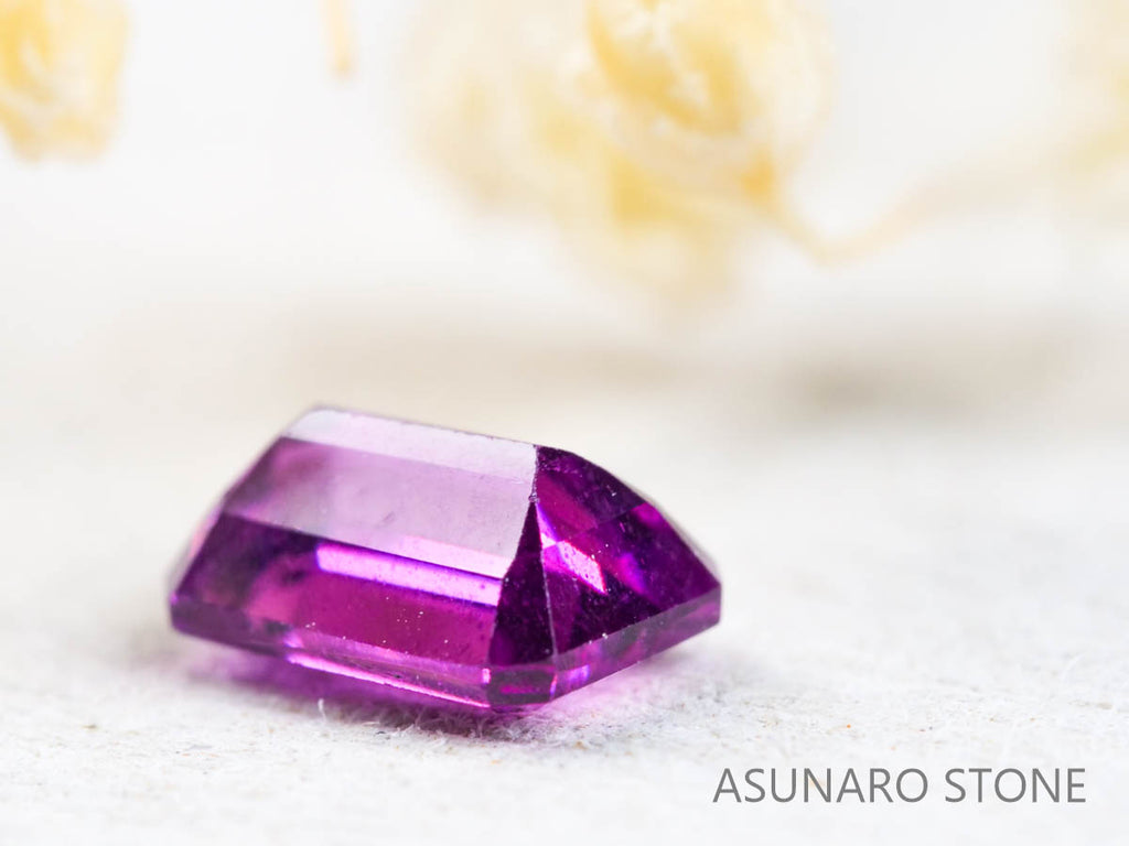 グレープガーネット ブラジル産 エメラルドカット 0.74ct　【211208-518】