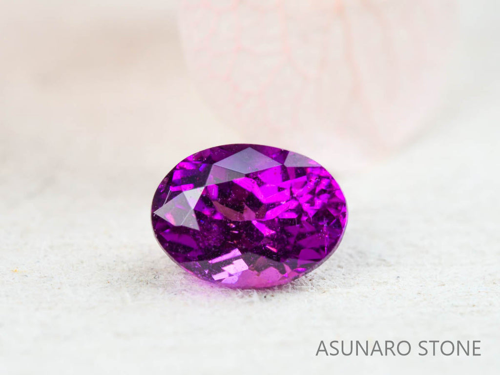 グレープガーネット ブラジル産  オーバルカット　 0.56ct【211215-499】