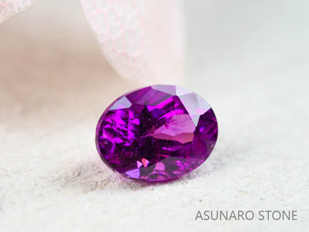 グレープガーネット ブラジル産  オーバルカット　 0.56ct【211215-499】