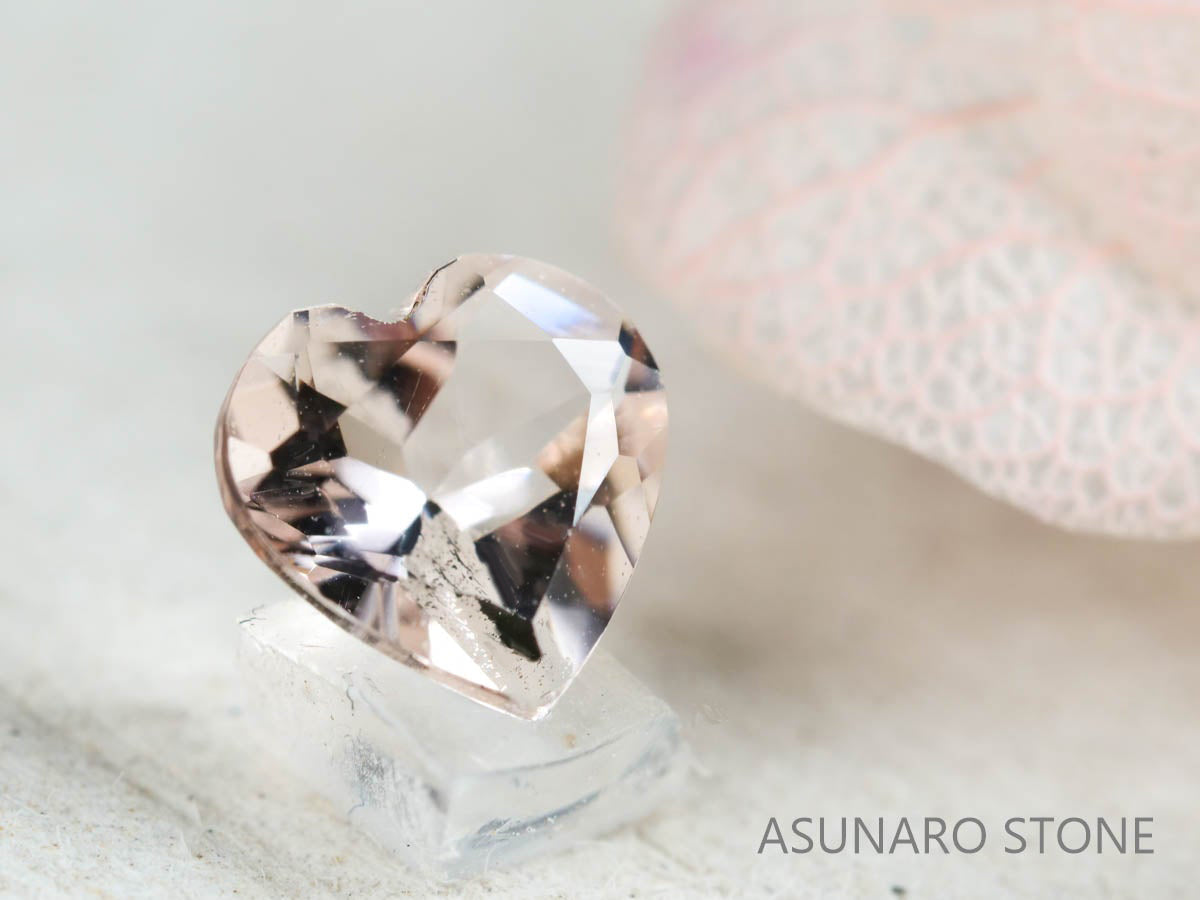 モルガナイト ハートカット　ブラジル産　0.407ct　【211213-200】