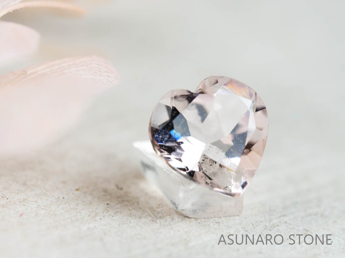 モルガナイト ハートカット　ブラジル産　0.68ct　【211213-201】