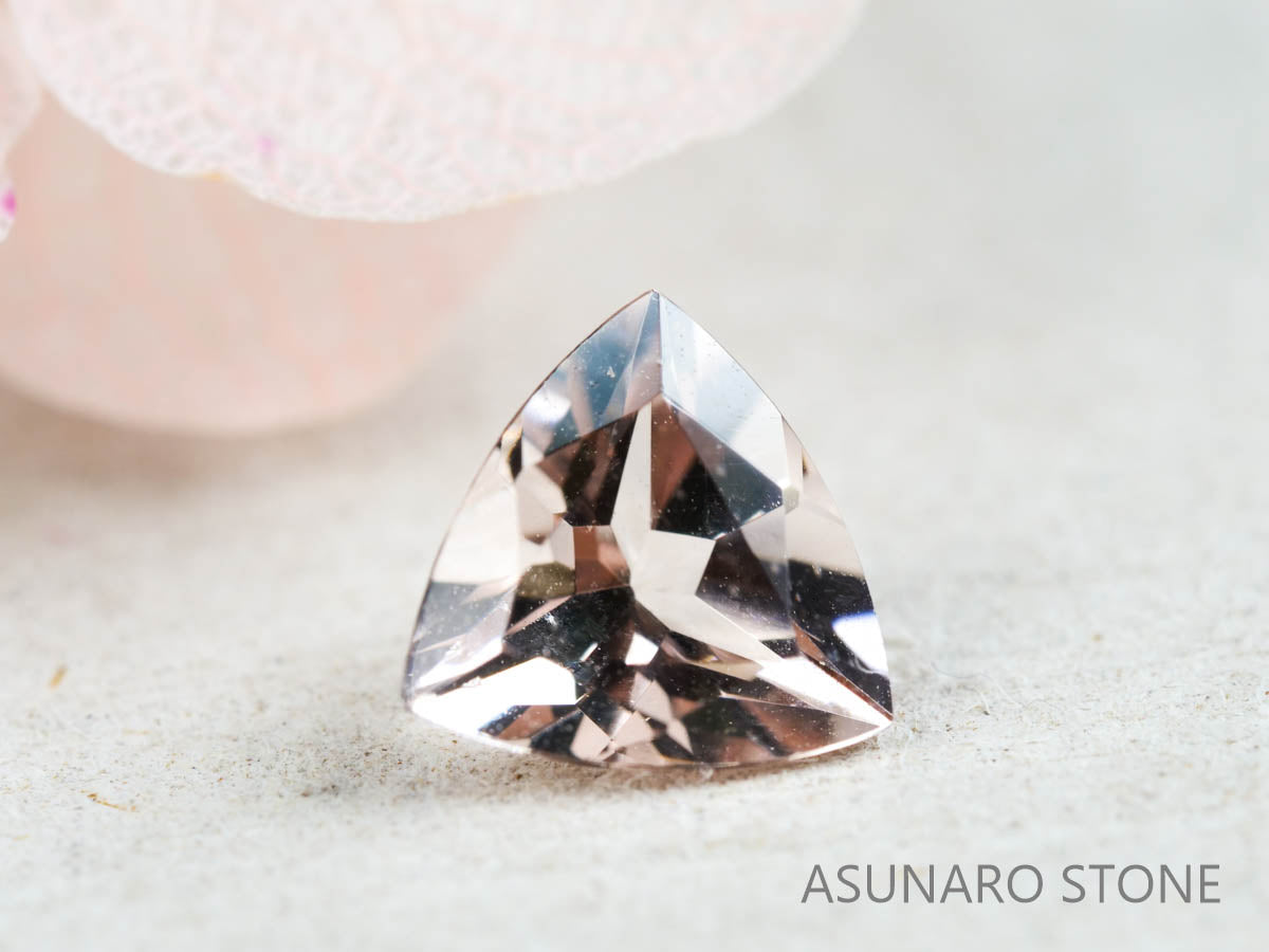 モルガナイト トリリアントトカット　ブラジル産　0.63ct　【211213-203】