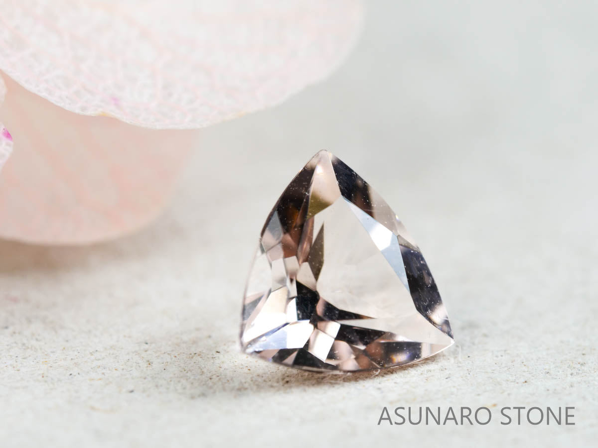 モルガナイト トリリアントトカット　ブラジル産　0.63ct　【211213-203】