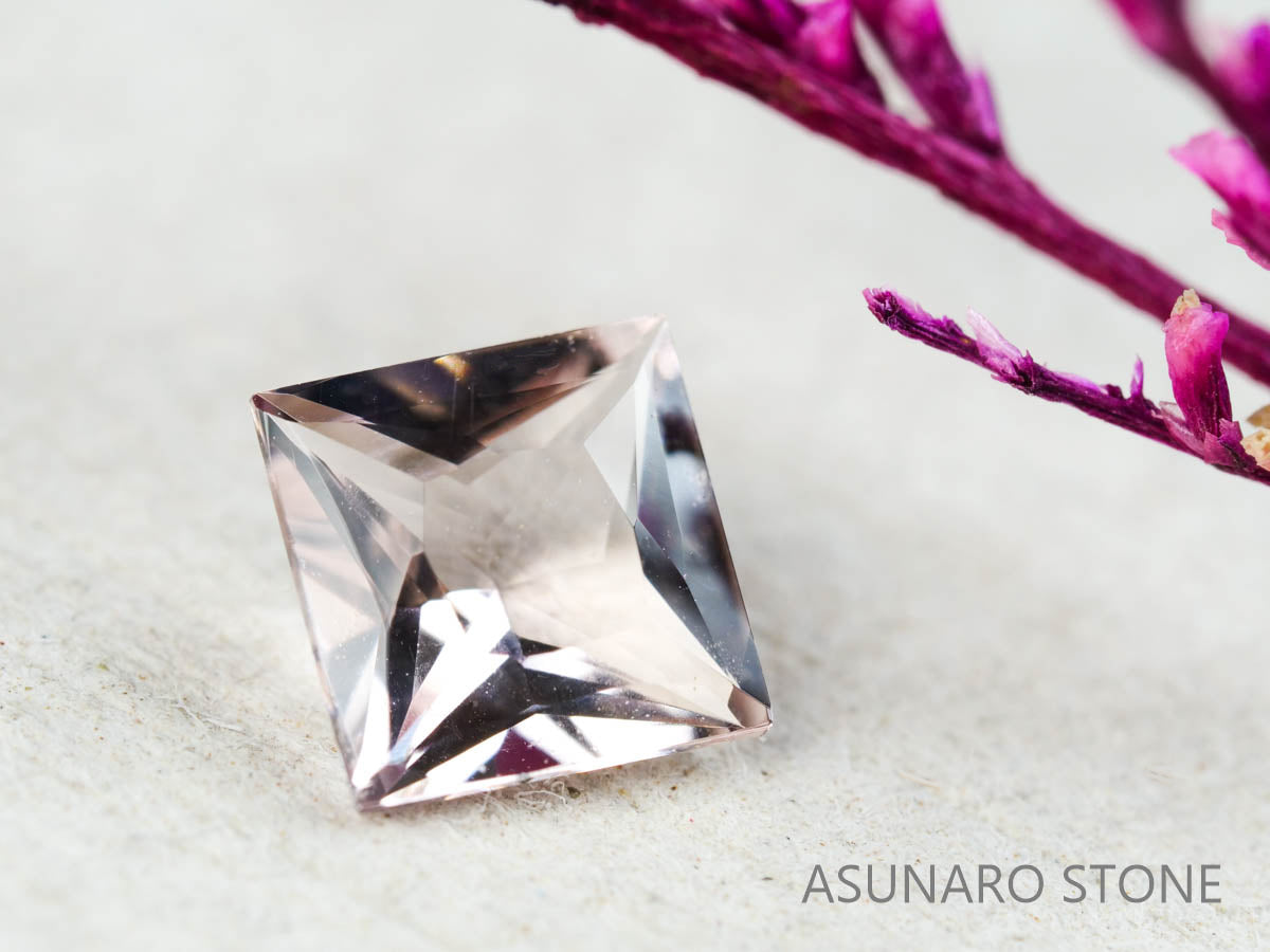 モルガナイト プリンセスカット　ブラジル産　0.522ct　【211213-204】