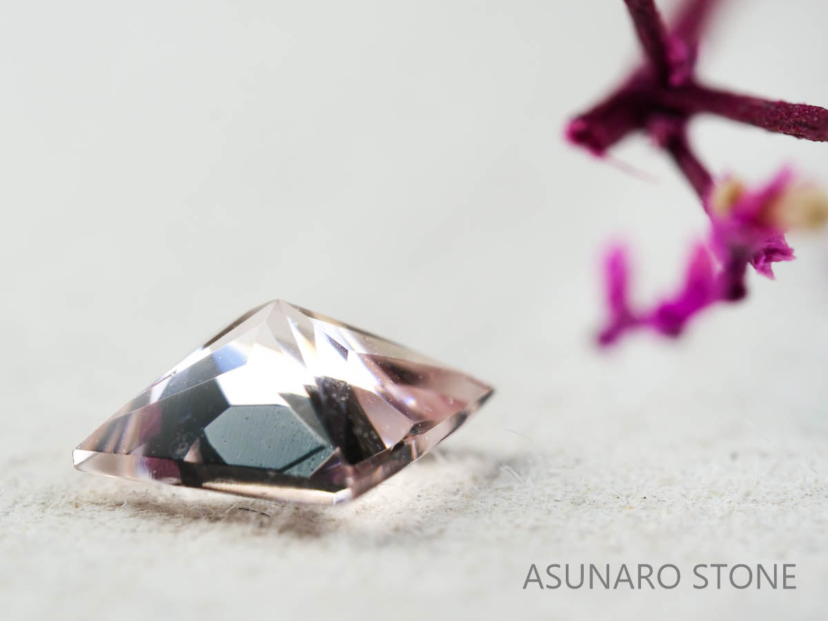 モルガナイト プリンセスカット　ブラジル産　0.522ct　【211213-204】