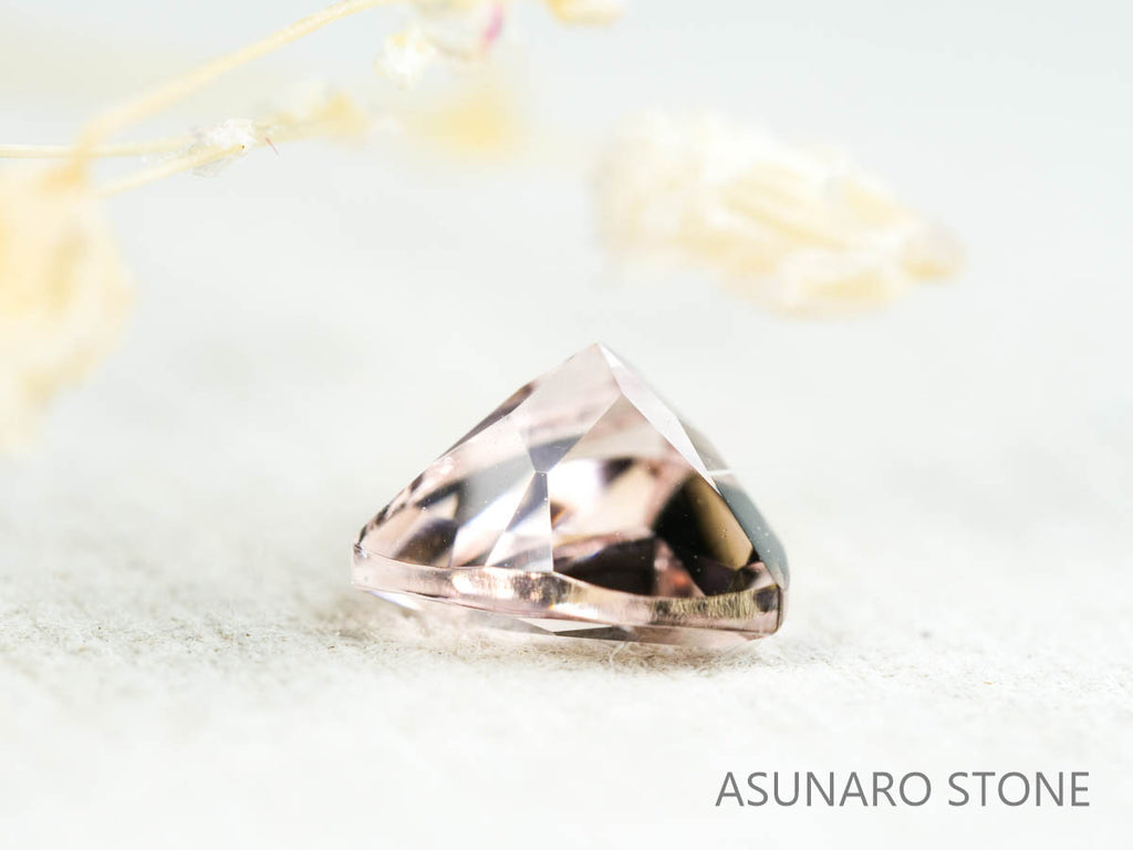 モルガナイト トリリアントカット　ブラジル産　1.15ct　【211213-205】