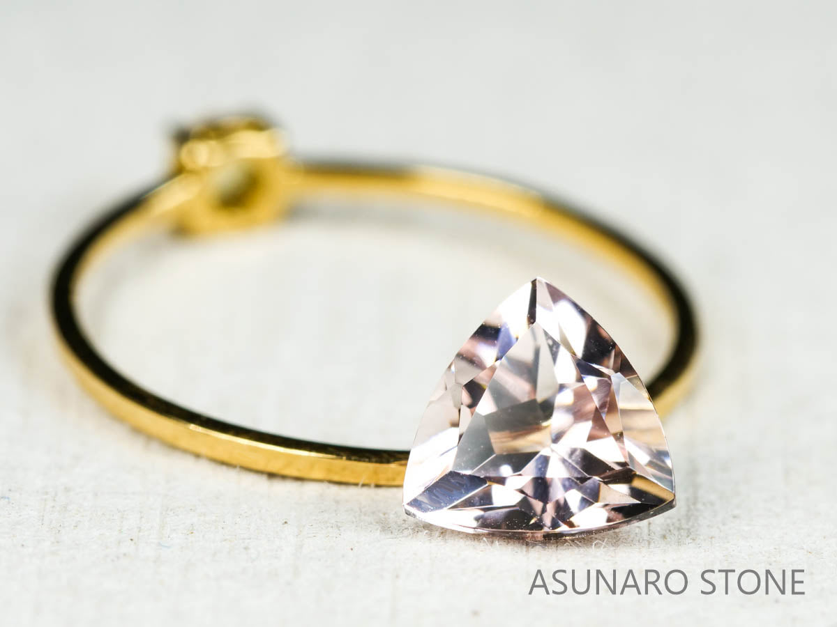 モルガナイト トリリアントカット　ブラジル産　1.15ct　【211213-205】