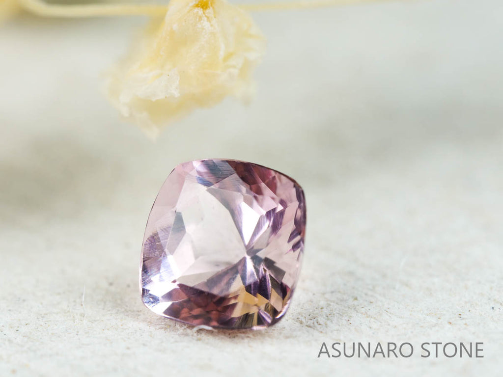 モルガナイト クッションカット　ブラジル産　0.453ct　【211213-206】